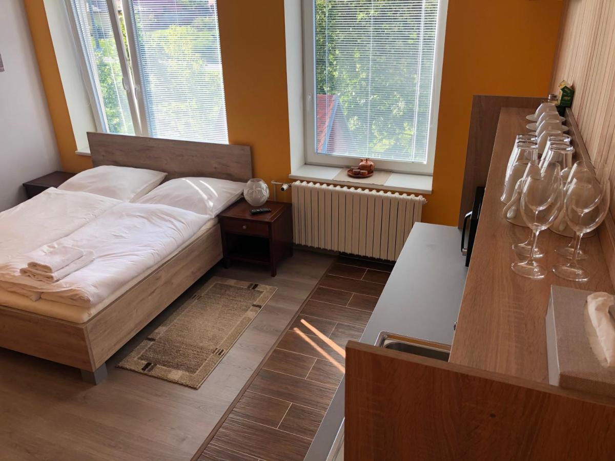 Dnm Inn Korycany Eksteriør bilde